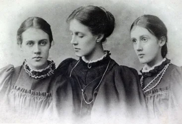 Stella, Vanessa et Virginia Stephen, vers 1896